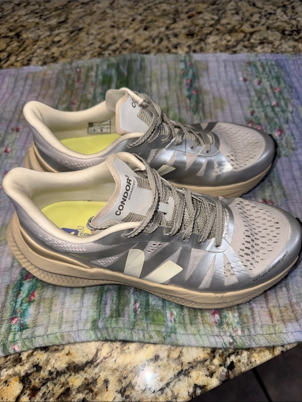 Veja Condor 3 Women’s Athletic Shoes in Silver and Cream